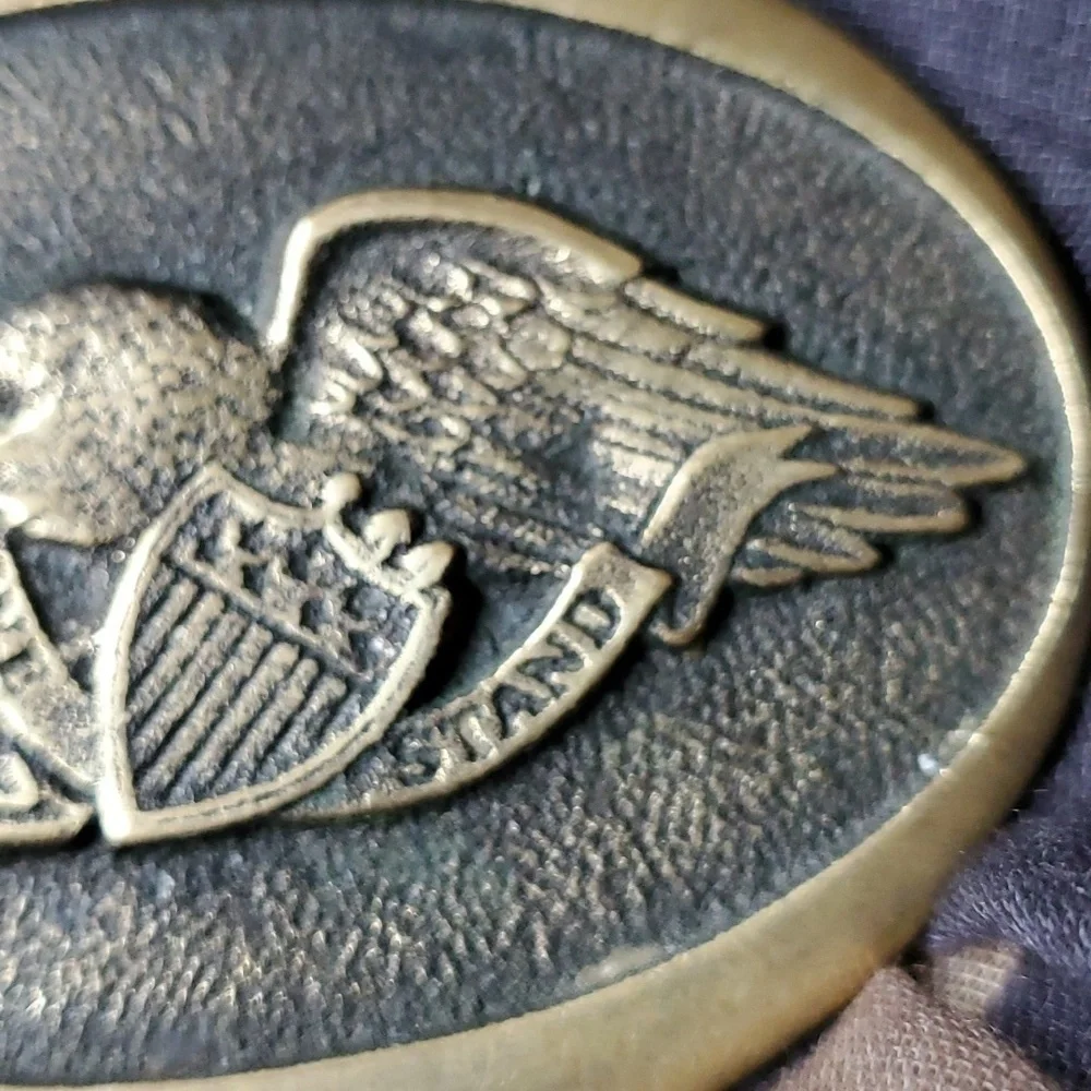 VINTAGE HERITAGE MINT SOLID BRASS OVAL BUCKLE AMERICAN EAGLE UNITED WE STAND